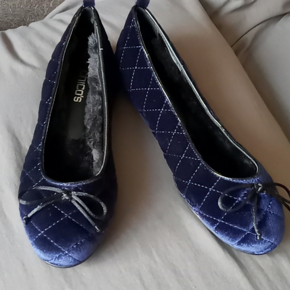 New Soft slippers - Picture 1 of 2